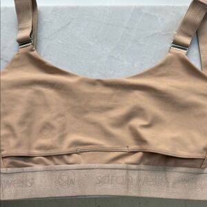 Sarah wells hands free pumping bra nude size large